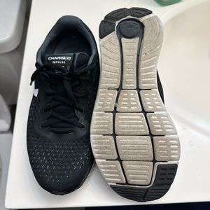 Women’s Under armor running shoes